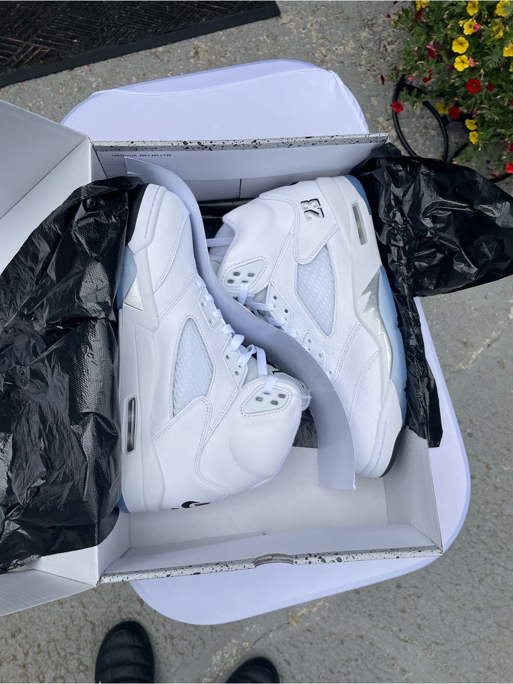 Brand New Jordan 5 metallic white size 11 with box 🔥🔥